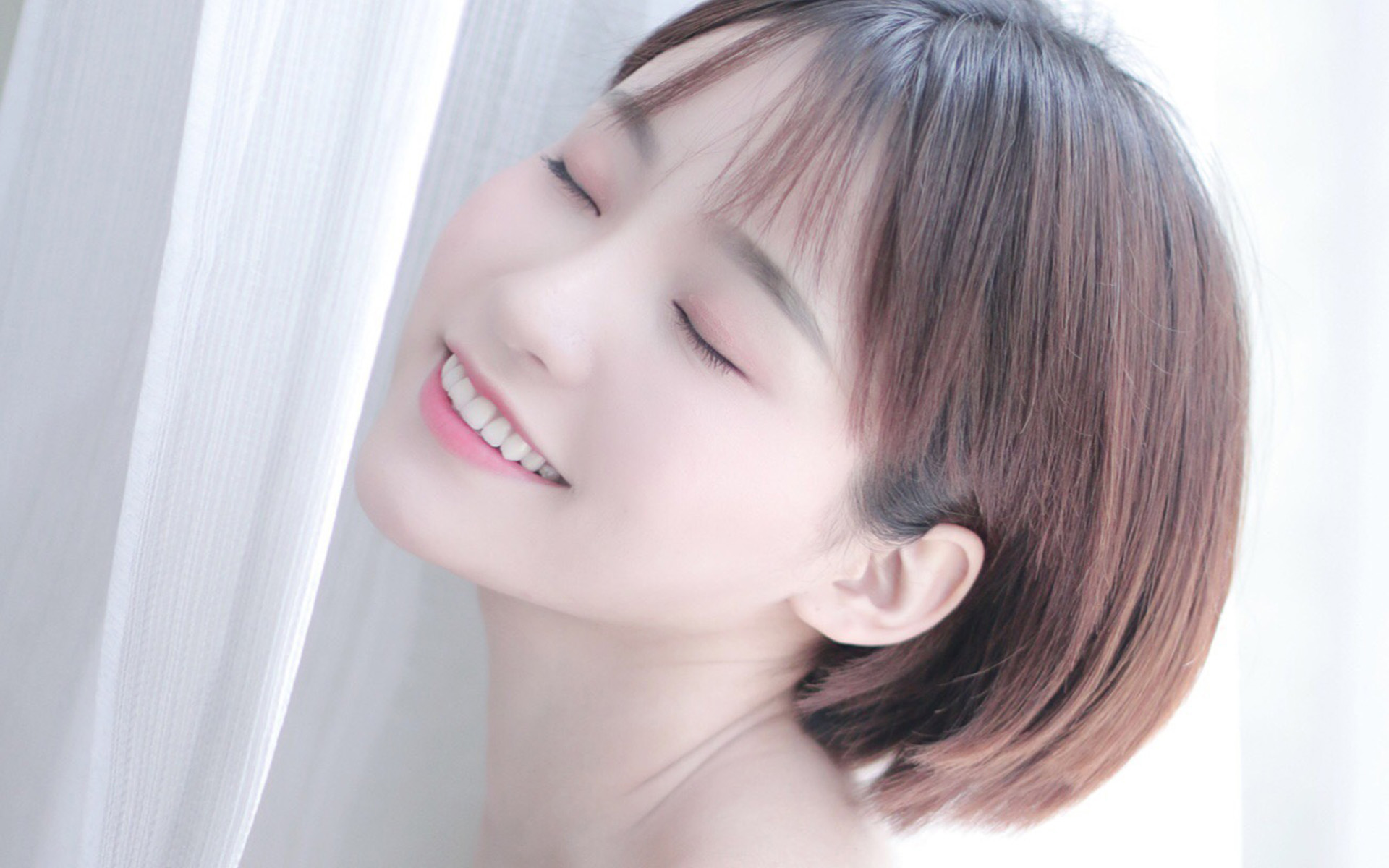 法庭内外